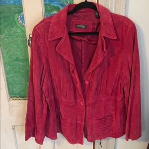 VINTAGE Red SUEDE Blazer ❤️
Perfect for Valentine’s Day!
